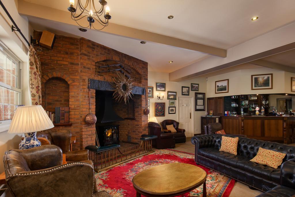Fox & Hounds Country Hotel Chulmleigh Exterior photo