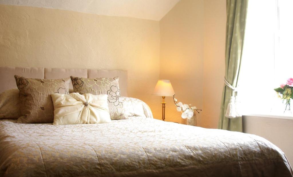 Fox & Hounds Country Hotel Chulmleigh Room photo
