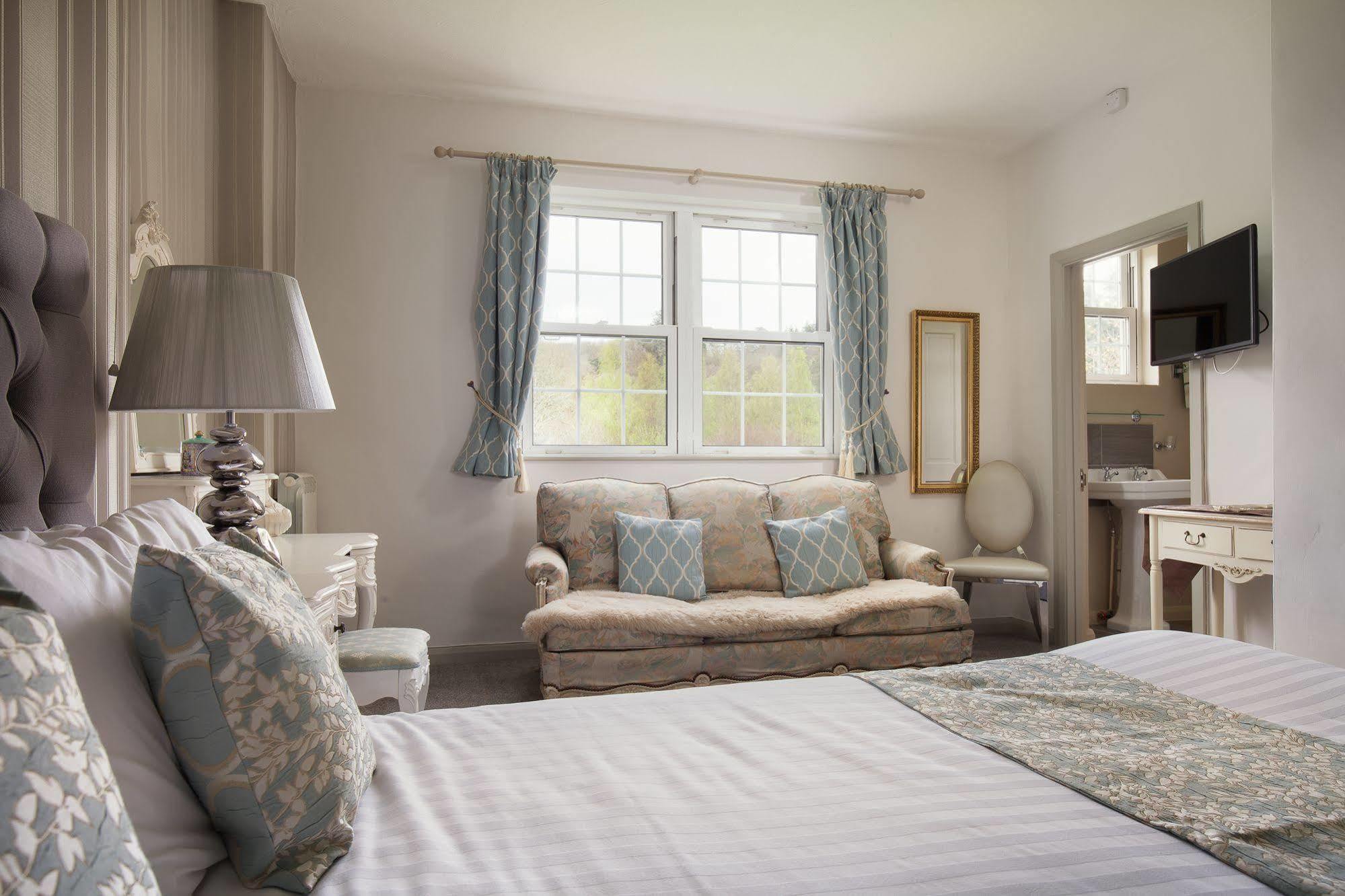 Fox & Hounds Country Hotel Chulmleigh Exterior photo